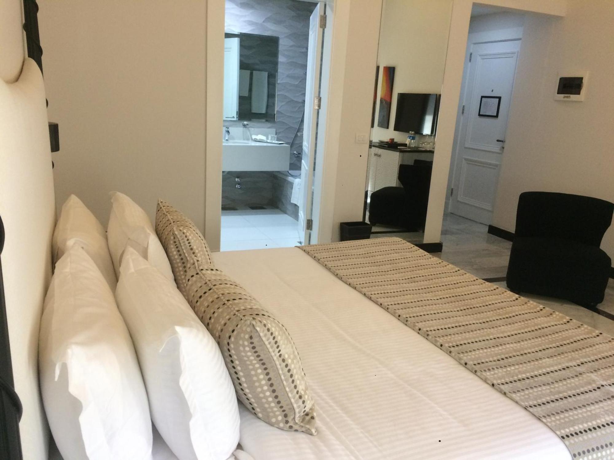 Cherry Blossom Boutique Hotel Bḩamdūn Buitenkant foto