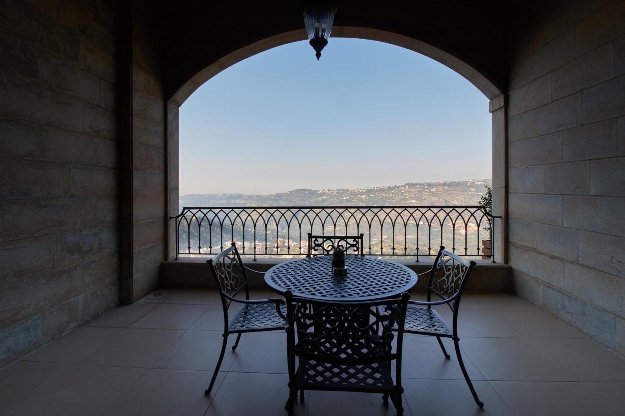Cherry Blossom Boutique Hotel Bḩamdūn Buitenkant foto