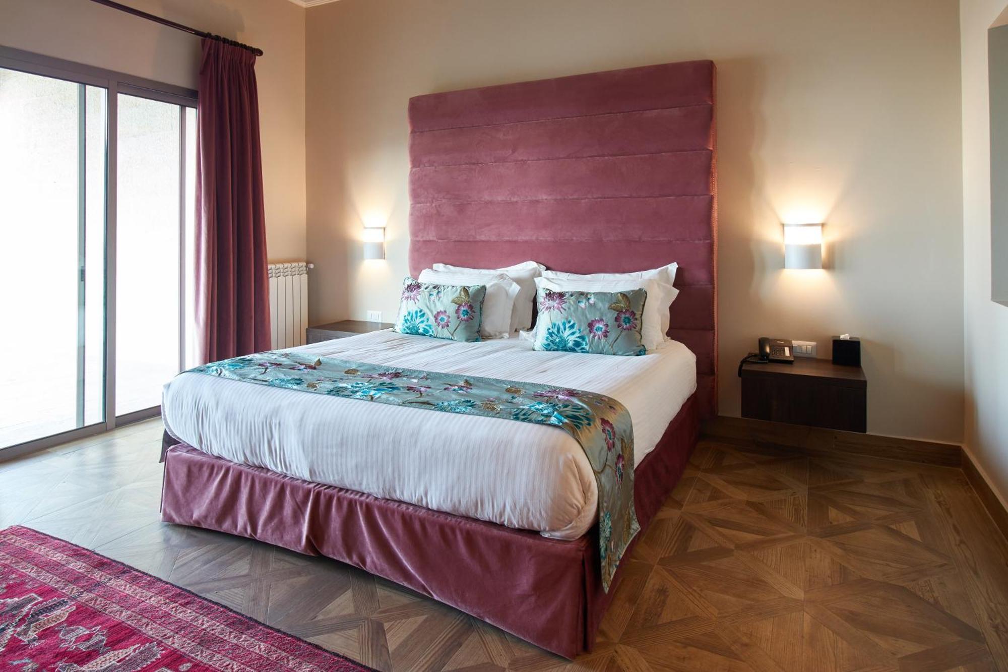Cherry Blossom Boutique Hotel Bḩamdūn Buitenkant foto