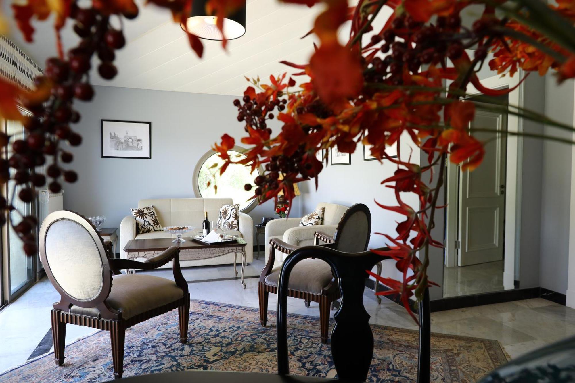 Cherry Blossom Boutique Hotel Bḩamdūn Buitenkant foto