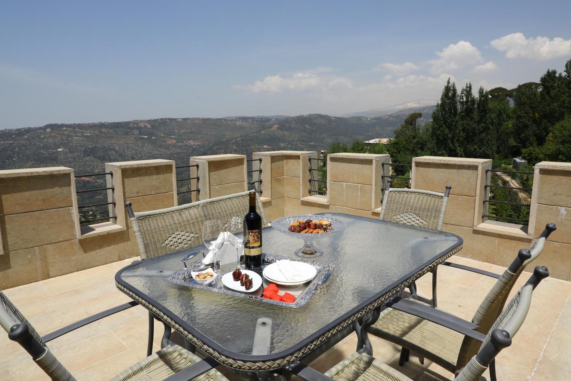 Cherry Blossom Boutique Hotel Bḩamdūn Buitenkant foto