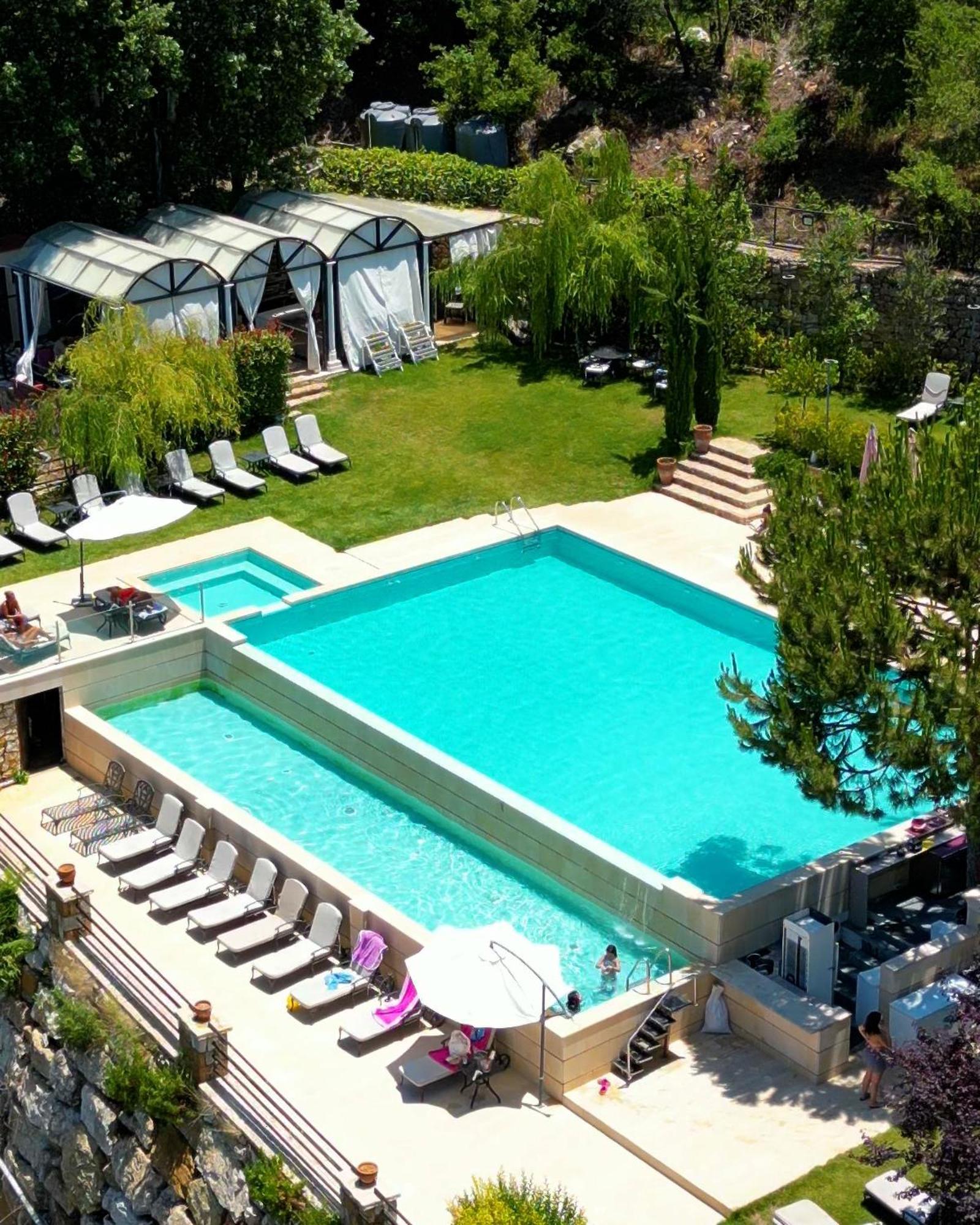Cherry Blossom Boutique Hotel Bḩamdūn Buitenkant foto