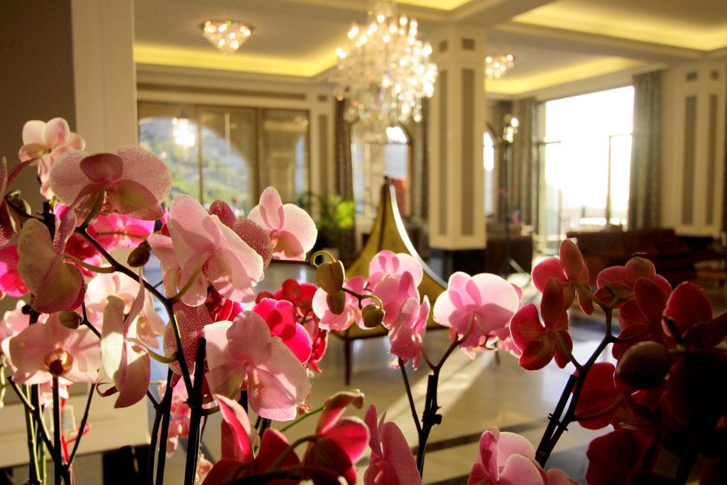 Cherry Blossom Boutique Hotel Bḩamdūn Buitenkant foto