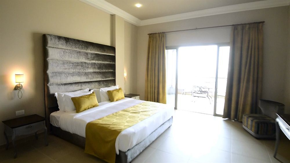Cherry Blossom Boutique Hotel Bḩamdūn Buitenkant foto