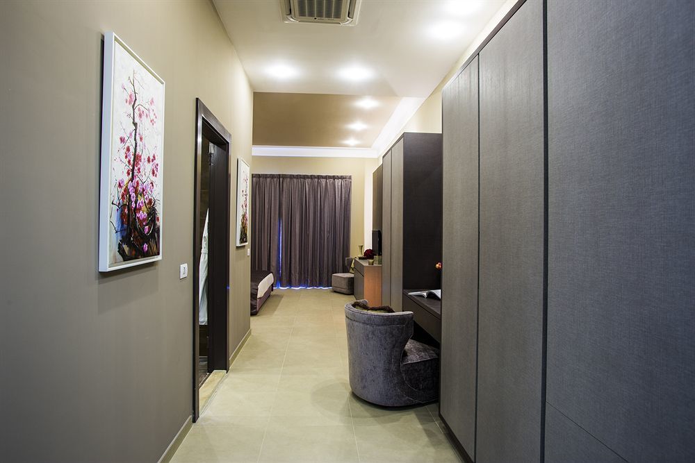 Cherry Blossom Boutique Hotel Bḩamdūn Buitenkant foto