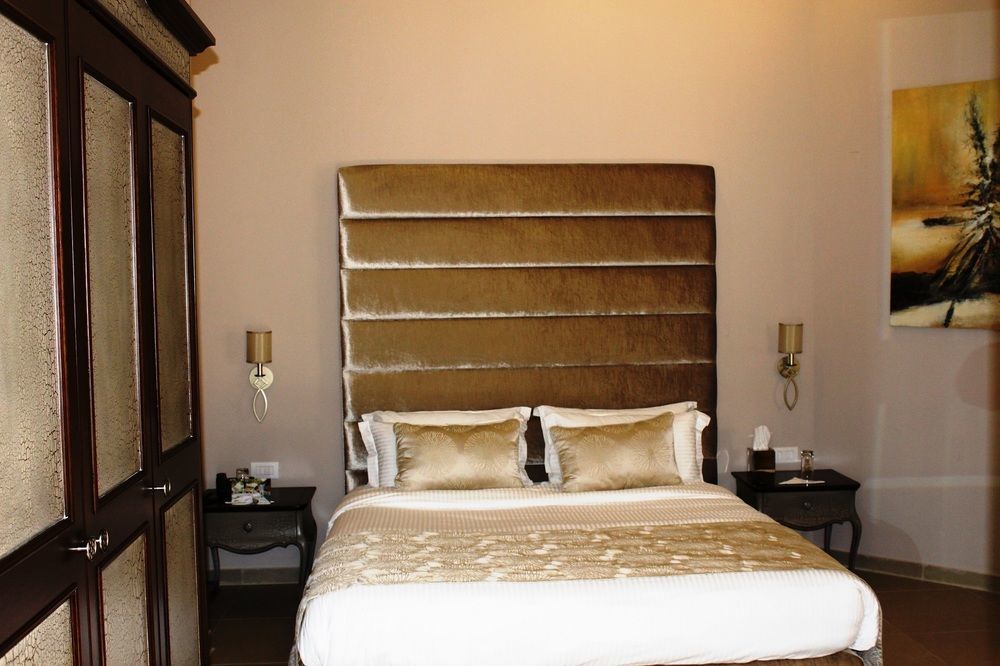 Cherry Blossom Boutique Hotel Bḩamdūn Buitenkant foto