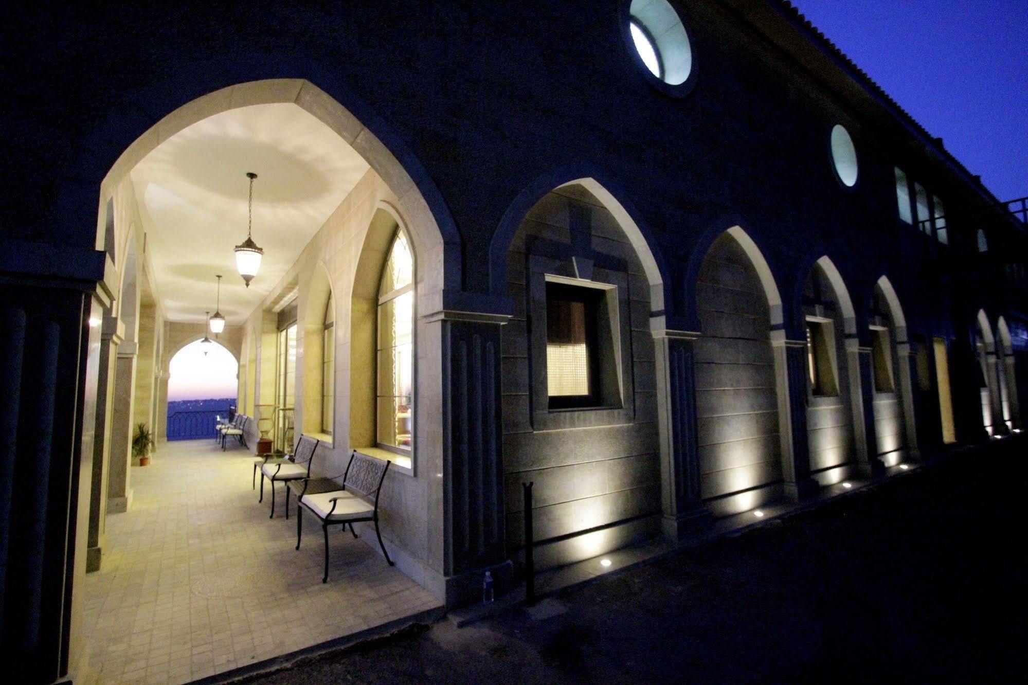 Cherry Blossom Boutique Hotel Bḩamdūn Buitenkant foto