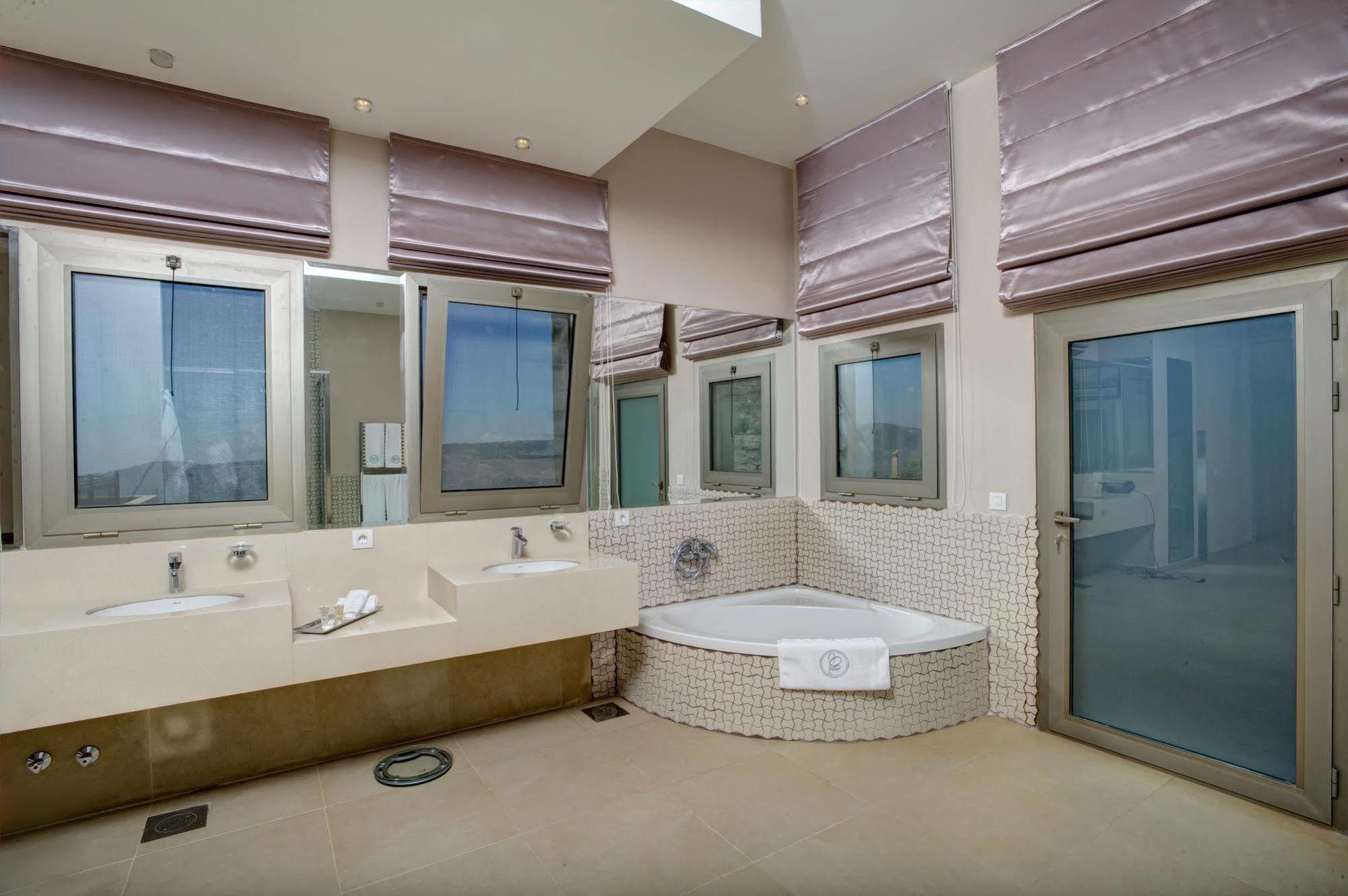 Cherry Blossom Boutique Hotel Bḩamdūn Buitenkant foto