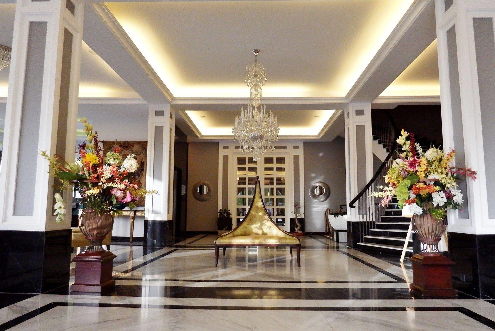 Cherry Blossom Boutique Hotel Bḩamdūn Buitenkant foto