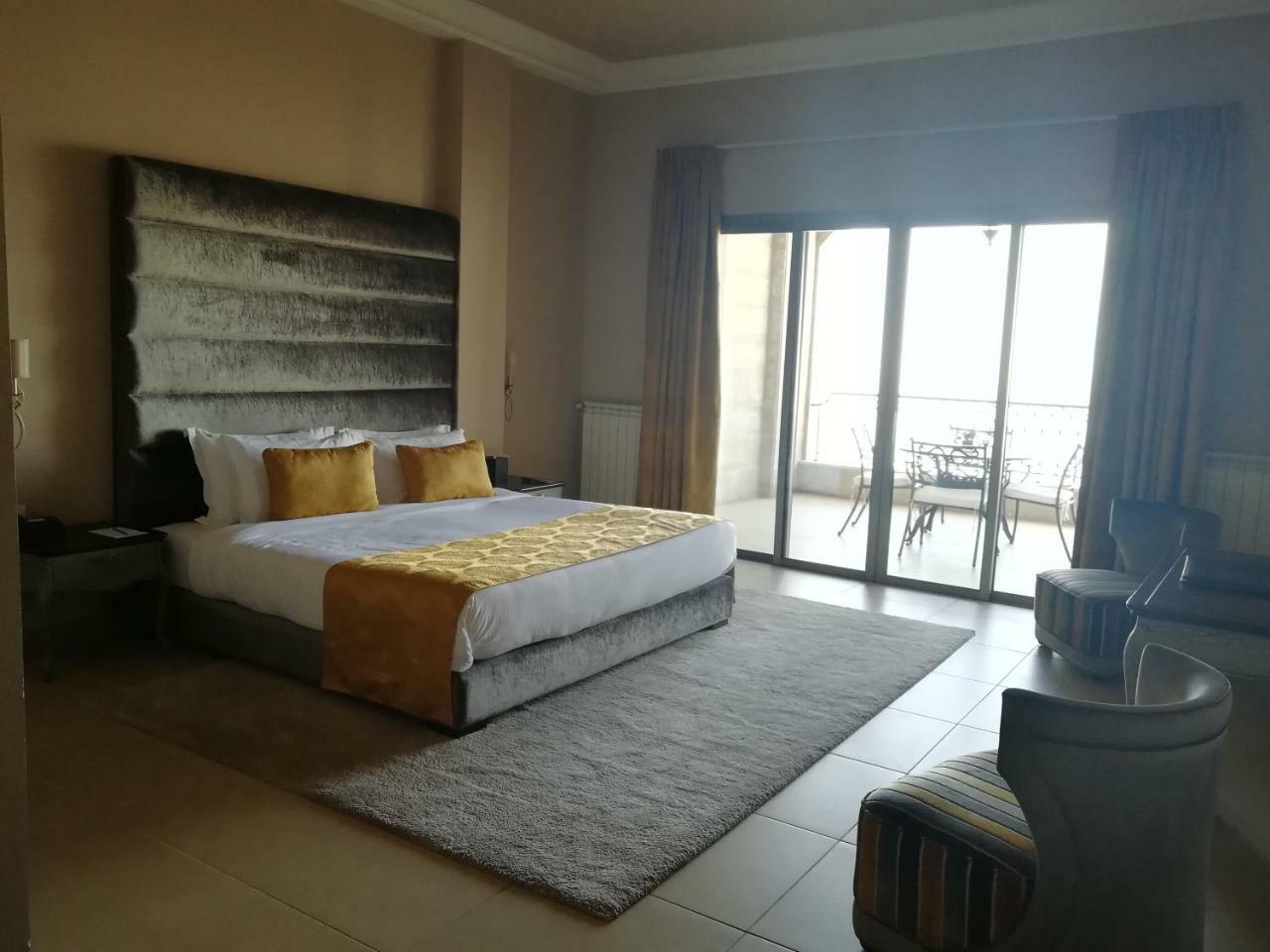 Cherry Blossom Boutique Hotel Bḩamdūn Buitenkant foto